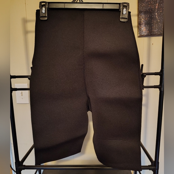 Curves Exercise Shorts - Picture 5 of 6